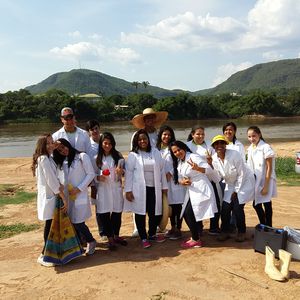 Amostragem para análise da turbidez no Rio Araguaia